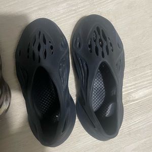 Yeezy foam runners navy blue